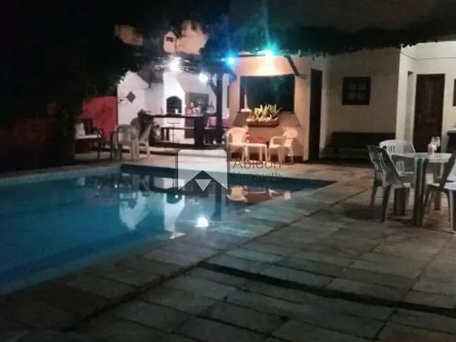 Casa com 640m² 4 quartos e 5 banheiros, à venda ou para alugar, no bairro Badu em Niterói