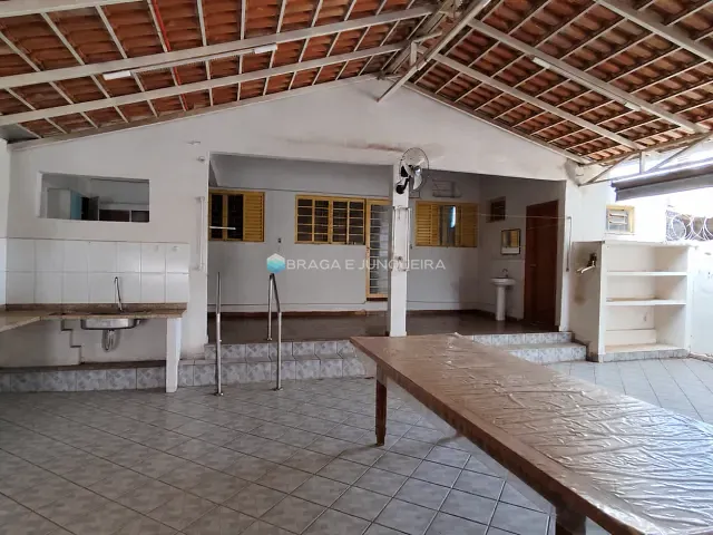 Casa com 484m² 4 quartos e 1 banheiro, à venda ou para alugar, no bairro Vila Ercília em São José do Rio Preto