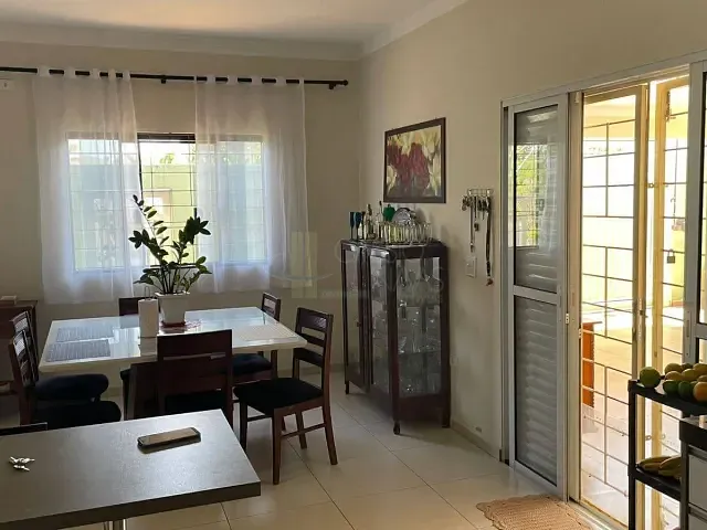 Casa com 360m² 3 quartos e 4 banheiros, à venda, no bairro Vila Brasil em Apucarana