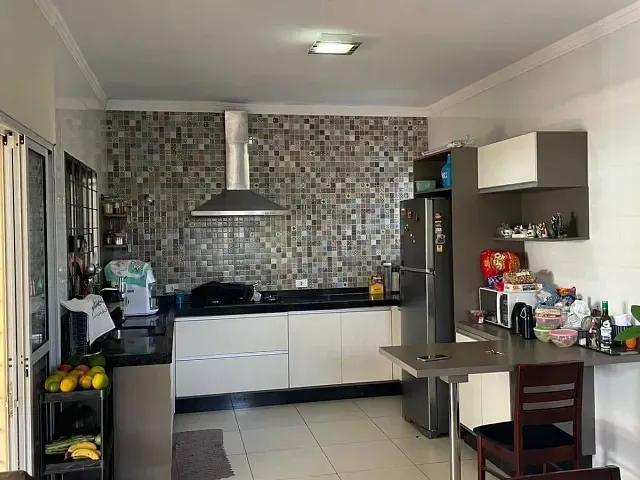 Casa com 360m² 3 quartos e 4 banheiros, à venda, no bairro Vila Brasil em Apucarana
