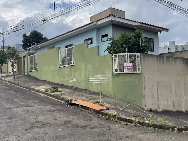 Casa com 360m² 3 quartos e 4 banheiros, à venda, no bairro Vila Brasil em Apucarana