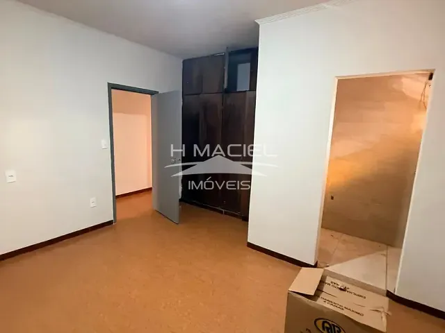 Casa com 300m² 4 quartos e 5 banheiros, para alugar, no bairro Jardim Aurélia em Campinas