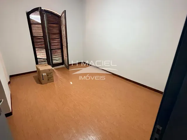 Casa com 300m² 4 quartos e 5 banheiros, para alugar, no bairro Jardim Aurélia em Campinas