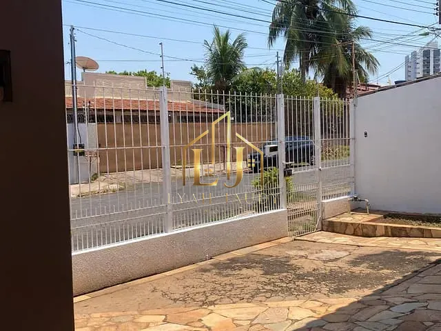 Casa com 360m² 4 quartos e 3 banheiros, para alugar, no bairro Jardim Tropical em Cuiabá