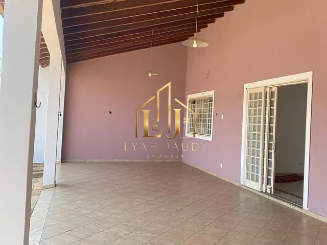 Casa com 360m² 4 quartos e 3 banheiros, para alugar, no bairro Jardim Tropical em Cuiabá