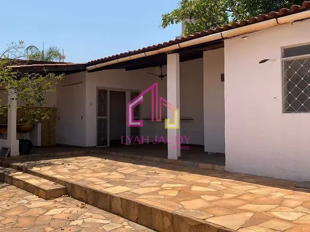 Casa com 360m² 4 quartos e 3 banheiros, para alugar, no bairro Jardim Tropical em Cuiabá