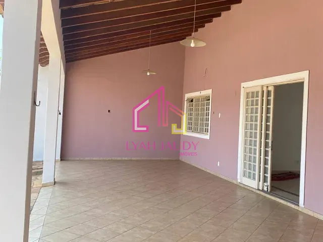 Casa com 360m² 4 quartos e 3 banheiros, para alugar, no bairro Jardim Tropical em Cuiabá