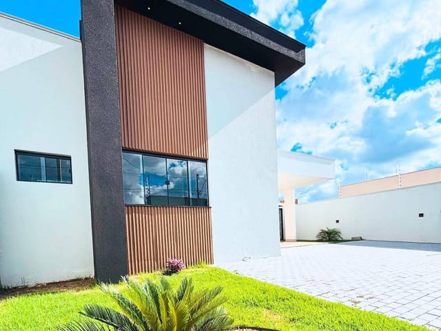 Casa com 300m² 3 quartos e 1 banheiro, à venda, no bairro Jardim Bougainville em Sinop