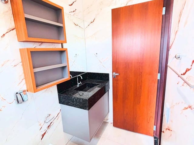Casa com 300m² 3 quartos e 1 banheiro, à venda, no bairro Jardim Bougainville em Sinop