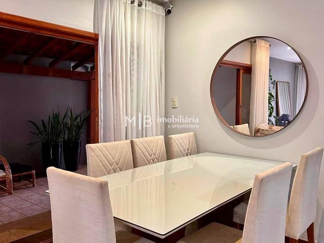 Casa 4 quartos e 2 banheiros, à venda, no bairro Condomínio Flamboyants em Lavras