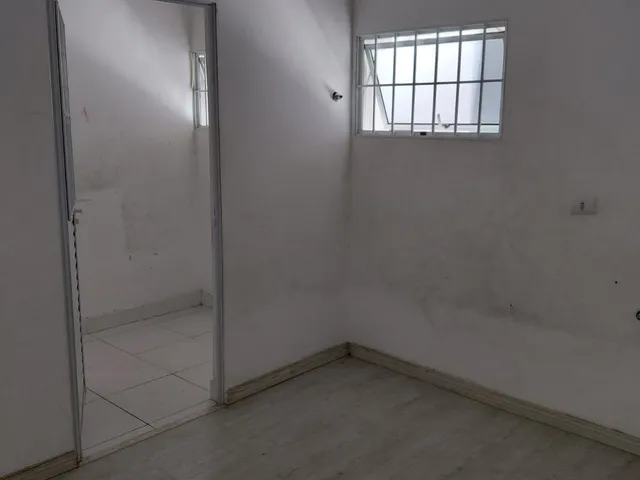 Casa com 180m², para alugar, no bairro Cambuci em São Paulo