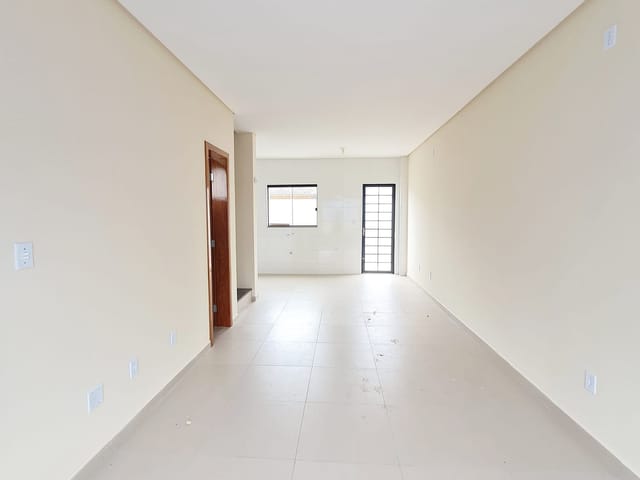 Casa com 100m² 3 quartos e 2 banheiros, à venda, no bairro Uvaranas em Ponta Grossa