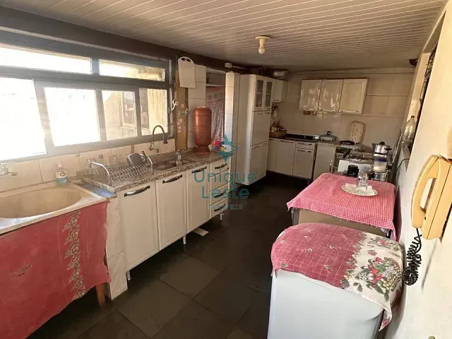 Casa 7 quartos e 3 banheiros, à venda, no bairro Vista do Sol em Belo Horizonte