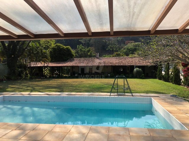 Casa com 2580m², à venda, no bairro Corrêas em Petrópolis