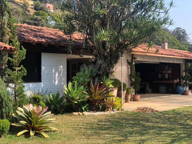 Casa com 2580m², à venda, no bairro Corrêas em Petrópolis