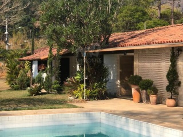 Casa com 2580m², à venda, no bairro Corrêas em Petrópolis