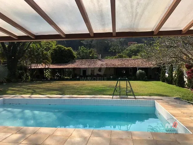 Casa com 2580m², à venda, no bairro Corrêas em Petrópolis