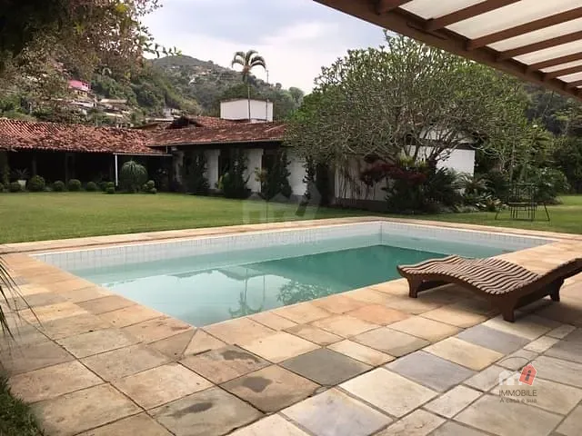 Casa com 2580m², à venda, no bairro Corrêas em Petrópolis