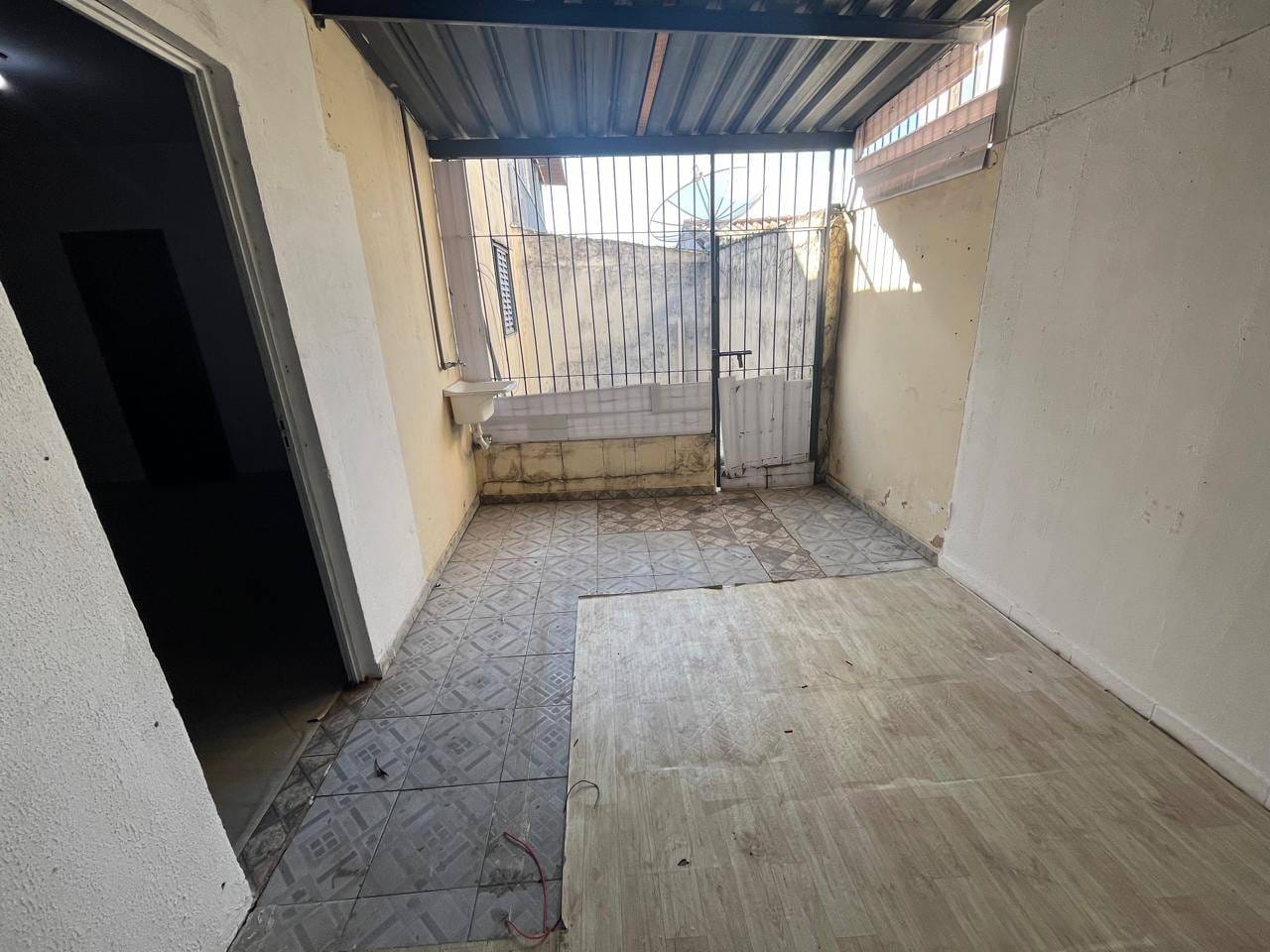 Casa para alugar com 2 quartos, 100m² - Foto 2