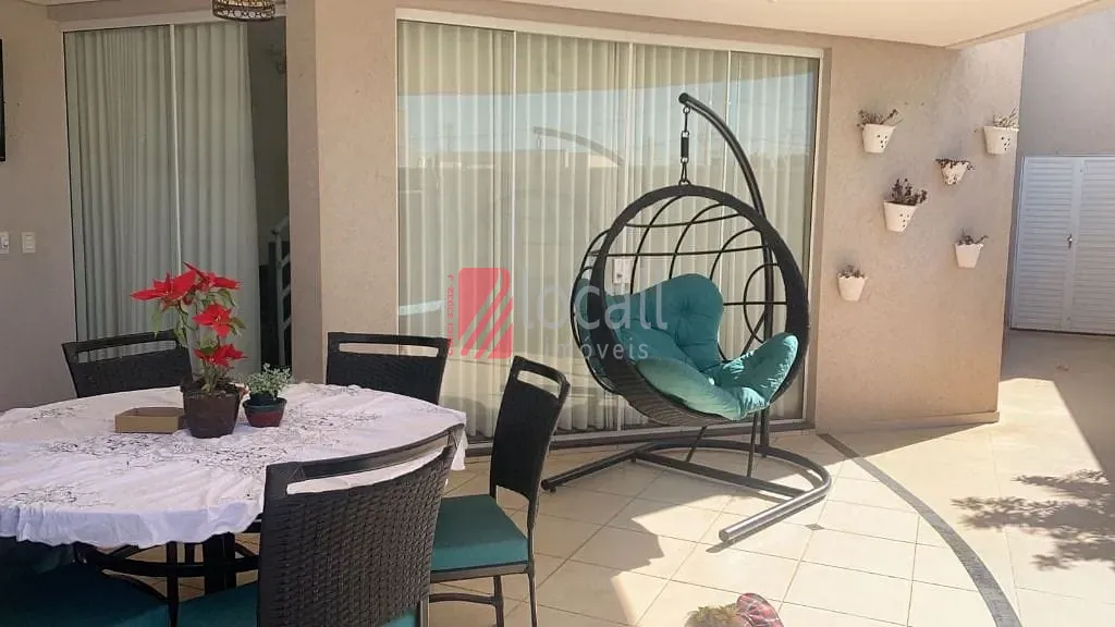 Casa com 4 quartos à venda, 280m² — foto 2 de 15