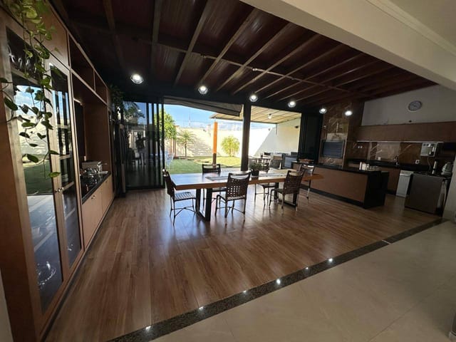 Casa com 374m² 4 quartos e 1 banheiro, à venda, no bairro Jardim Paraíso lll em Sinop