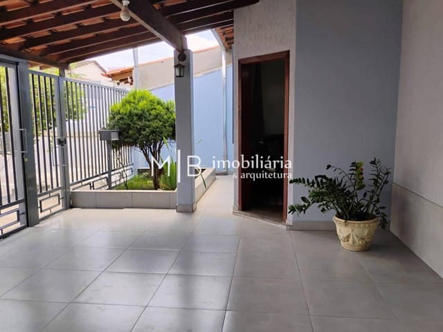 Casa 3 quartos e 4 banheiros, à venda, no bairro Jardim Campestre III em Lavras