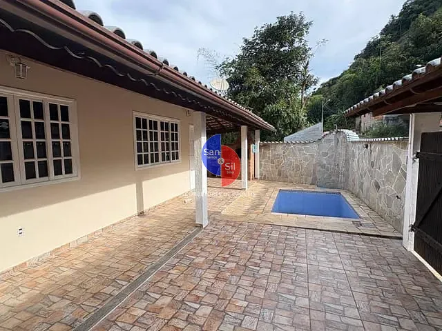 Casa 3 quartos e 3 banheiros, para alugar, no bairro Paiol em Guapimirim