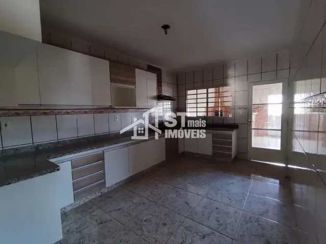 Casa com 160m² 3 quartos e 2 banheiros, à venda, no bairro Jardim Rio Negro em Andradas