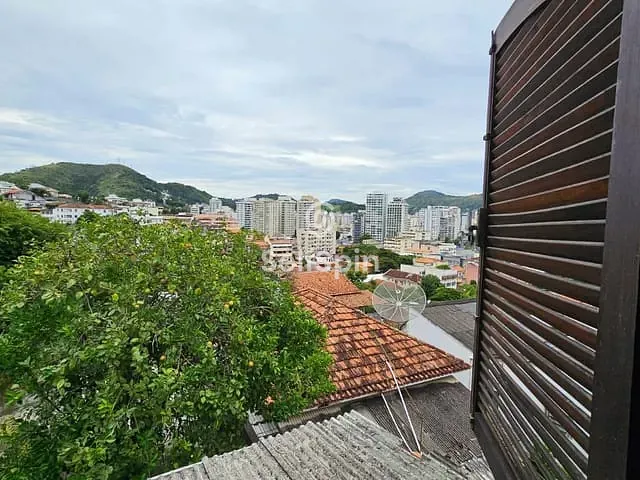 Casa com 75m² 2 quartos e 1 banheiro, para alugar, no bairro Pe Pequeno em Niterói