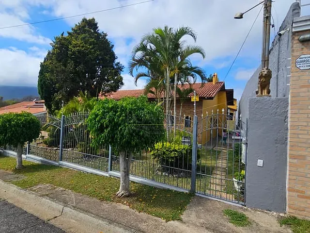 Casa com 980m² 4 quartos e 4 banheiros, à venda, no bairro Vila Giglio em Atibaia