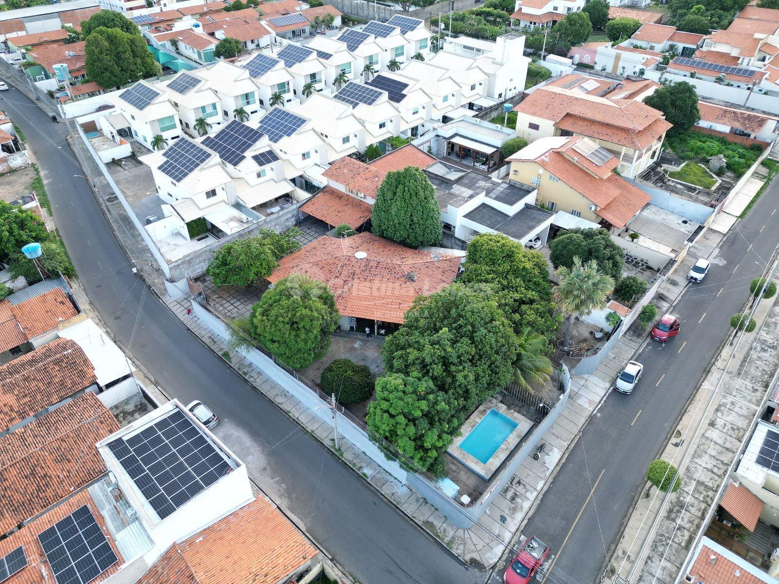 Casa, 9 quartos, 233 m² - Foto 1