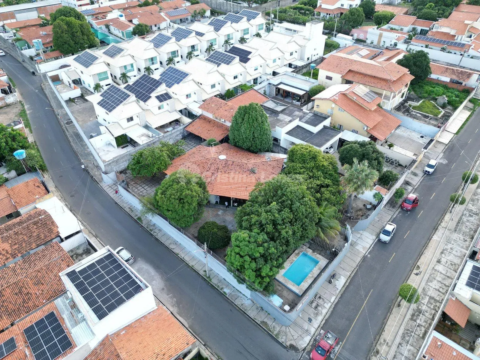 Casa, 9 quartos, 233 m² - Foto 1