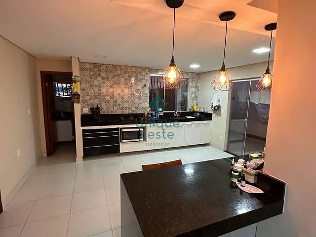 Casa 4 quartos e 3 banheiros, à venda, no bairro Santa Tereza em Belo Horizonte