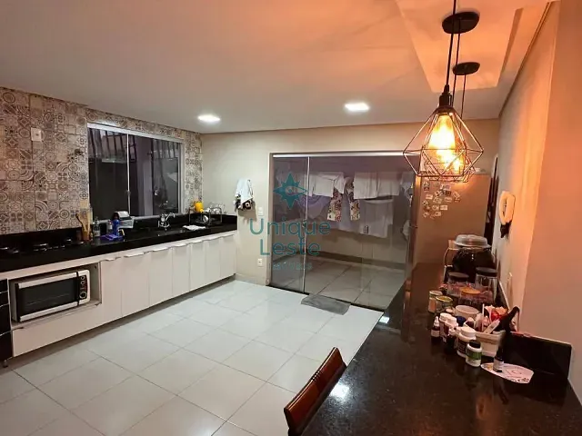 Casa 4 quartos e 3 banheiros, à venda, no bairro Santa Tereza em Belo Horizonte