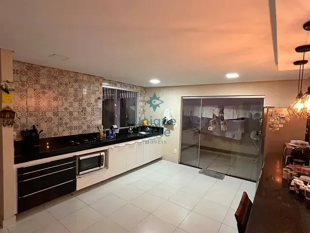 Casa 4 quartos e 3 banheiros, à venda, no bairro Santa Tereza em Belo Horizonte