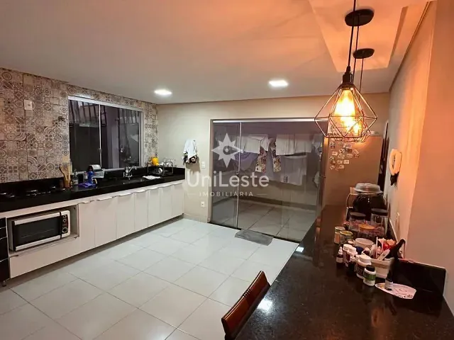 Casa 4 quartos e 3 banheiros, à venda, no bairro Santa Tereza em Belo Horizonte