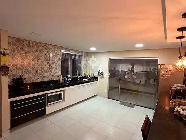 Casa 4 quartos e 3 banheiros, à venda, no bairro Santa Tereza em Belo Horizonte