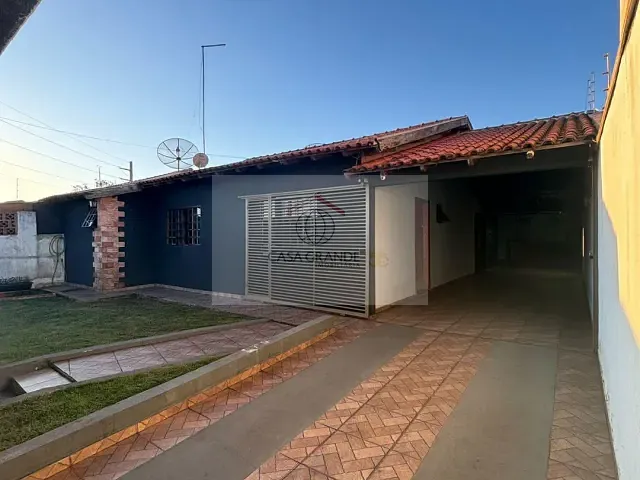 Casa com 250m² 3 quartos e 3 banheiros, à venda, no bairro Jardim Coliseu em Rolândia