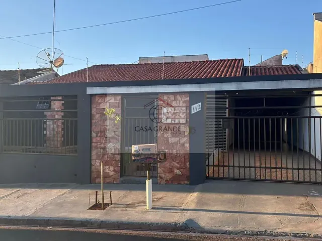 Casa com 250m² 3 quartos e 3 banheiros, à venda, no bairro Jardim Coliseu em Rolândia