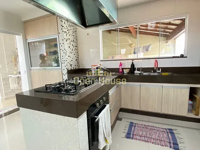 Casa com 1008m² 4 quartos e 3 banheiros, à venda, no bairro Vila Principal em Barra Mansa