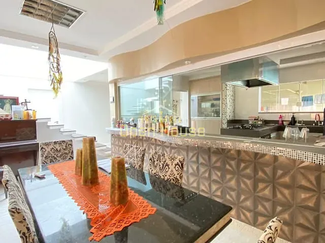 Casa com 1008m² 4 quartos e 3 banheiros, à venda, no bairro Vila Principal em Barra Mansa