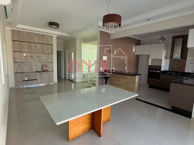 Casa com 250m² 4 quartos e 4 banheiros, para alugar, no bairro Fazenda Rodeio em Mogi das Cruzes