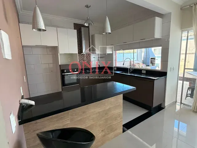 Casa com 250m² 4 quartos e 4 banheiros, para alugar, no bairro Fazenda Rodeio em Mogi das Cruzes