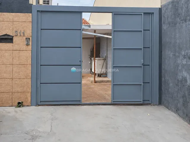 Casa com 200m² 2 quartos e 2 banheiros, à venda, no bairro Parque das Aroeiras em São José do Rio Preto