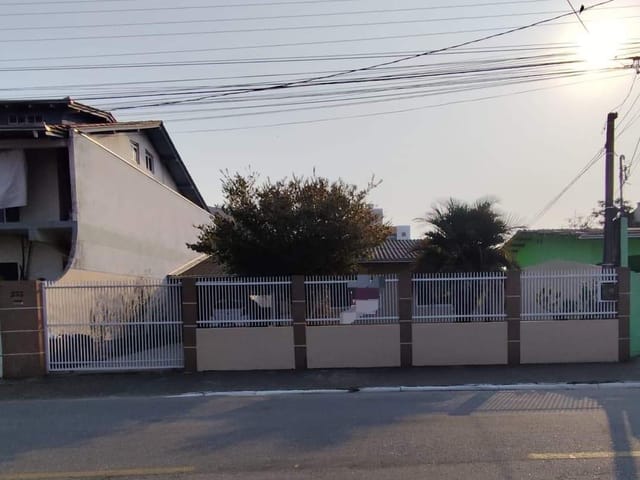 Casa 4 quartos e 2 banheiros, à venda, no bairro Cordeiros em Itajaí