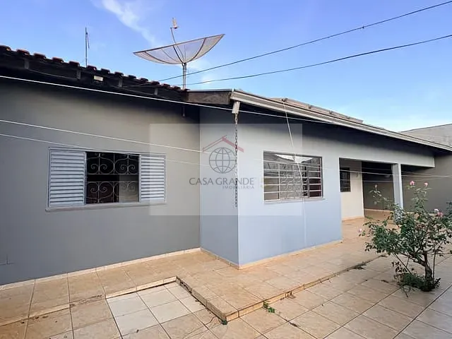 Casa 2 quartos e 1 banheiro, para alugar, no bairro Centro em Rolândia