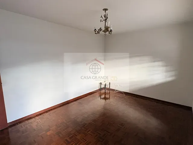 Casa 2 quartos e 1 banheiro, para alugar, no bairro Centro em Rolândia