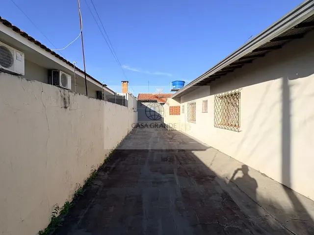 Casa 2 quartos e 1 banheiro, para alugar, no bairro Centro em Rolândia