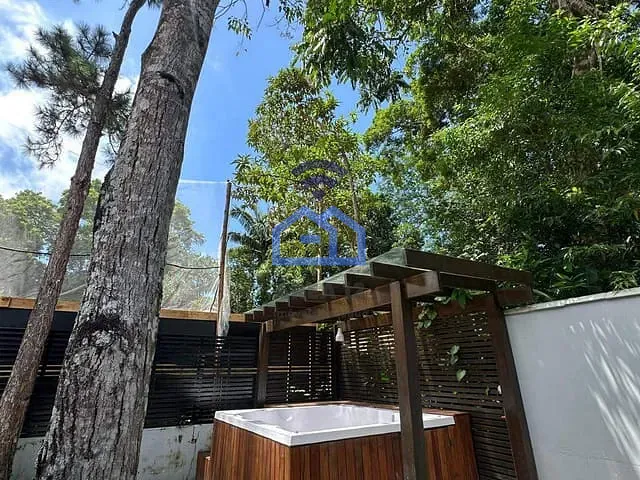 Casa com 360m² 3 quartos e 1 banheiro, à venda, no bairro Massaguaçu em Caraguatatuba