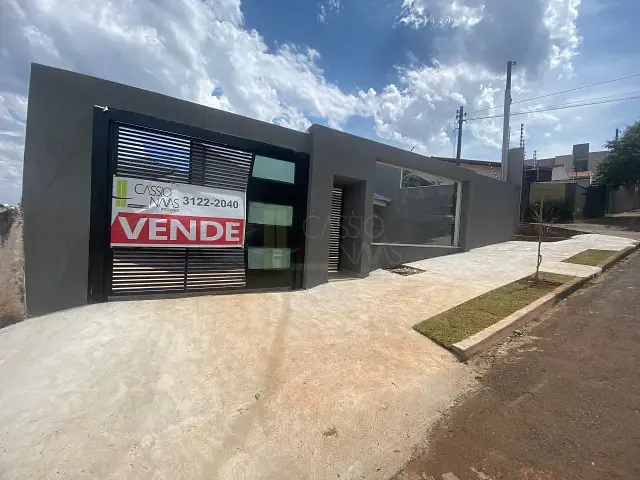 Casa com 577m² 3 quartos e 3 banheiros, à venda, no bairro Vila Monte Castelo em Apucarana